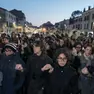 Gli studenti in piazza Portello a Padova, in occasione del minuto di rumore, due anni dopo il femminicidio di Giulia Cecchettin