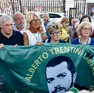 La mamma di Alberto Trentini, Armanda Colusso, ad una manifestazione