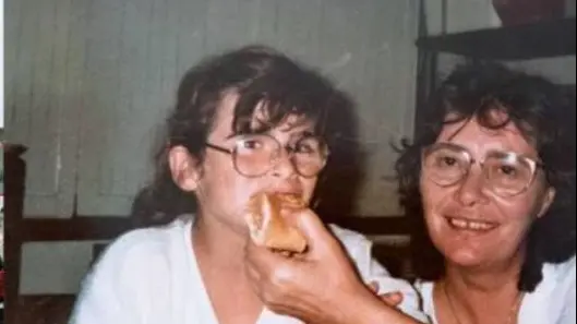 Cristina De Carlo ed Elisea Marcon in un momento di serenità: sono state uccise oltre 27 anni fa a Rosolina