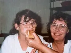 Cristina De Carlo ed Elisea Marcon in un momento di serenità: sono state uccise oltre 27 anni fa a Rosolina