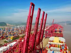 Il porto di Ningbo, in Cina, da dove è partita la nave Istanbul Bridge
