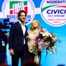 Alberto Stefani sul palco del Geox con Giorgia Meloni