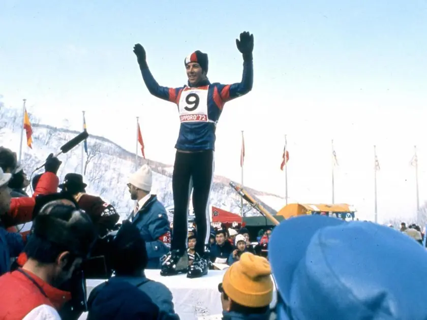 Gustav Thoeni è considerato uno dei più grandi campioni di tutti i tempi dello sci alpino. Alle Olimpiadi vinse tre medaglie