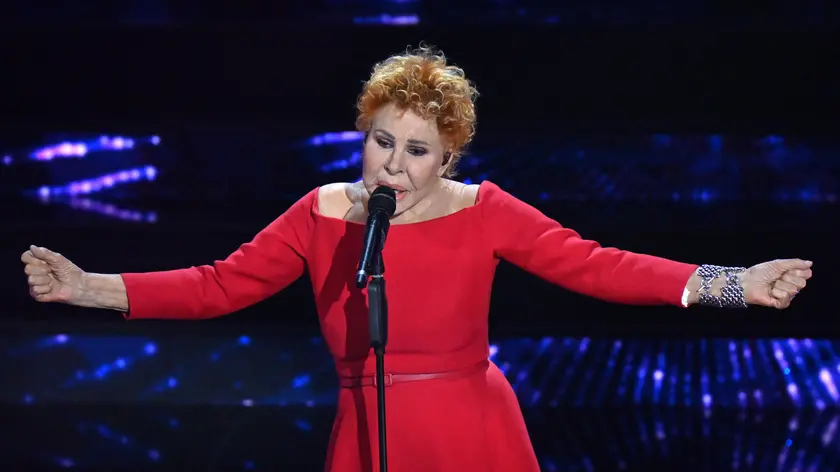 Ornella Vanoni, un misto di eleganza spiazzante, ironia laterale e un coraggio di verità