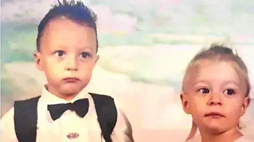 Alberto Stefani da bambino insieme a Giulia, sua sorella gemella