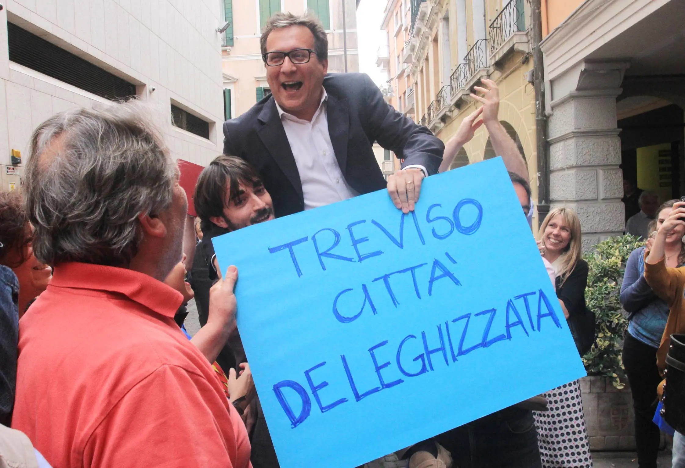 Giovanni Manildo dopo la vittoria a Treviso