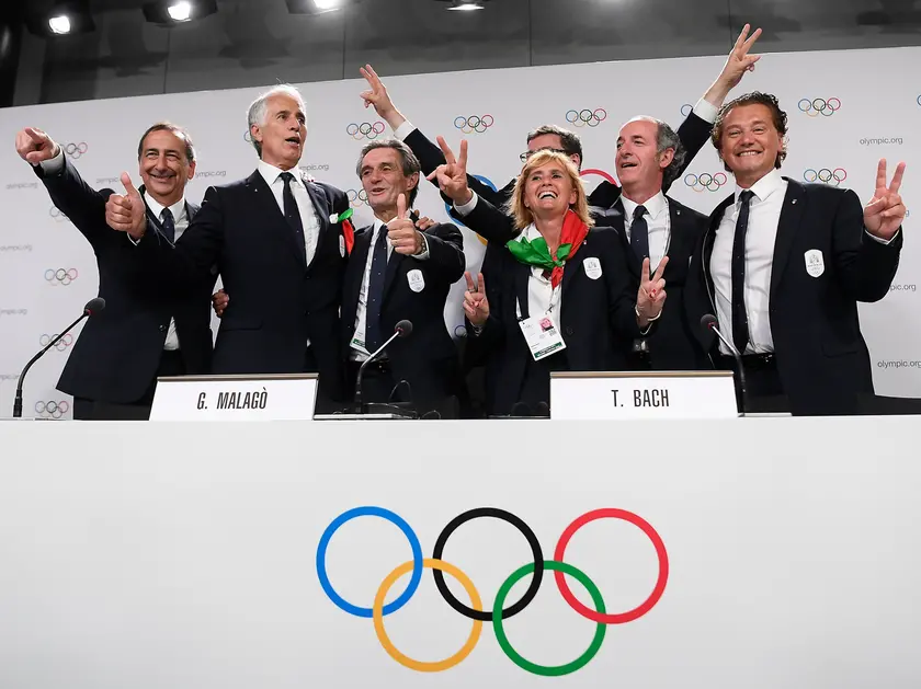 I festeggiamenti dopo la assegnazione delle Olimpiadi a Milano-Cortina