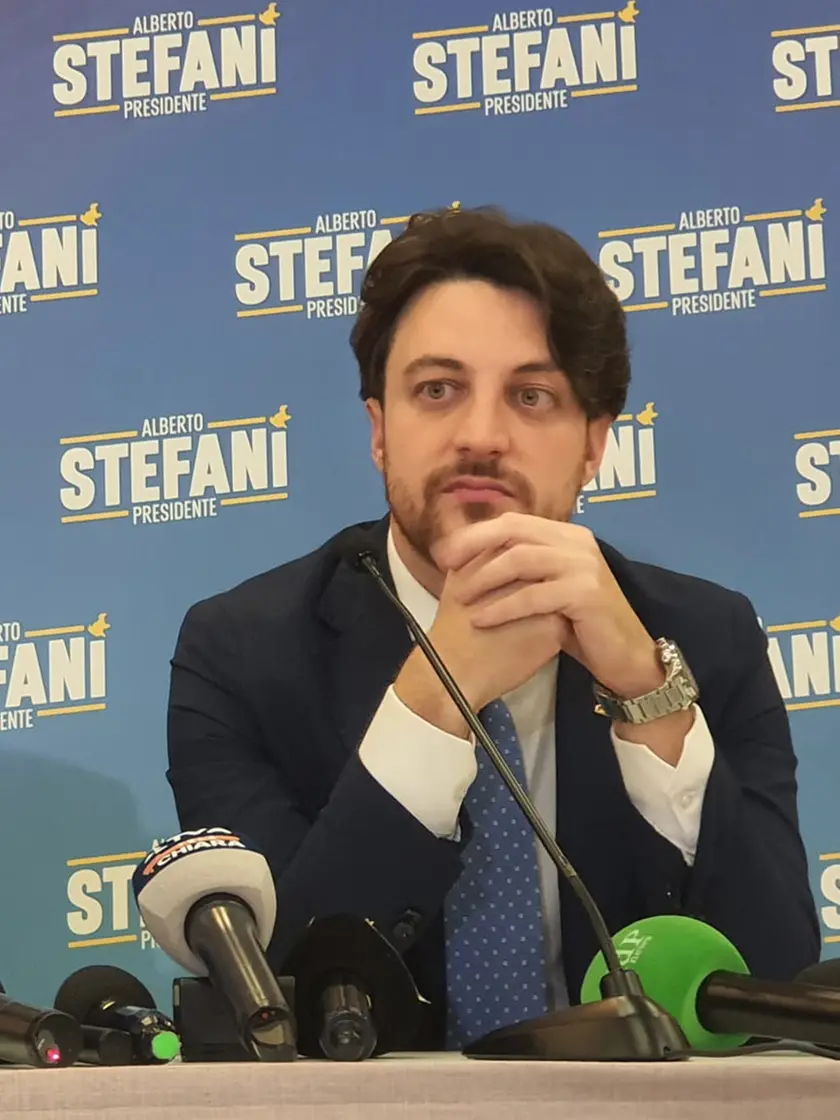 Matteo Salvini con Alberto Stefani in conferenza stampa dopo la vittoria del candidato del centrodestra alle elezioni regionali (foto Agenzia Bianchi)