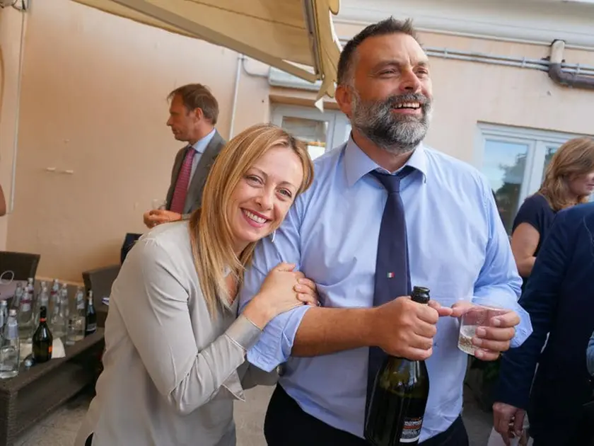 La premier Giorgia Meloni con Luca De Carlo coordinatore veneto di FdI, parlamentare e sindaco