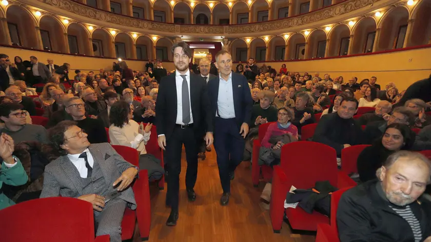 L'ingresso di Alberto Stefani con Paolo Possamai ai teatro Verdi di Padova per l'incontro promosso da Nem