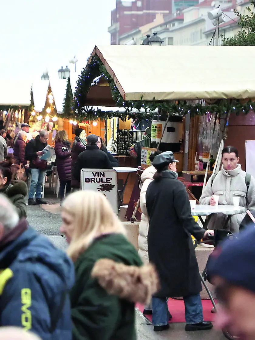 Mercatini di Natale all’insegna dei dolci tipici e del vin brulè a Trieste