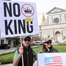 Firenze, un gruppo di cittadini statunitensi riuniti in piazza Santa Maria Novella