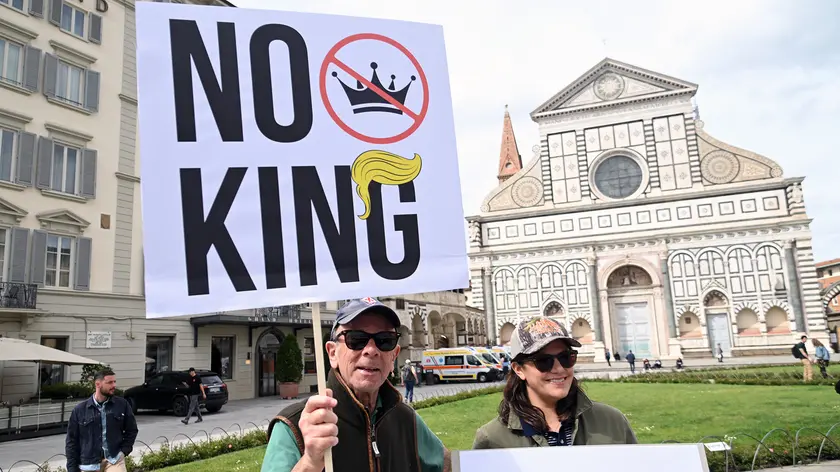 Firenze, un gruppo di cittadini statunitensi riuniti in piazza Santa Maria Novella