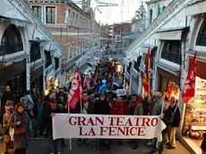 Una manifestazione degli orchestrali della Fenice a Venezia