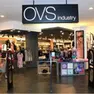 L'ingresso di un negozio di abbigliamento della catena Ovs.
