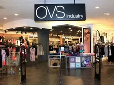 L'ingresso di un negozio di abbigliamento della catena Ovs.