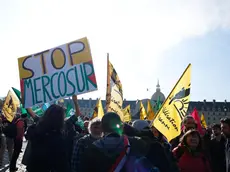 Una protesta degli agricoltori contro l'accordo Ue-Mercosur