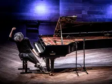 Giovanni Allevi durante un concerto