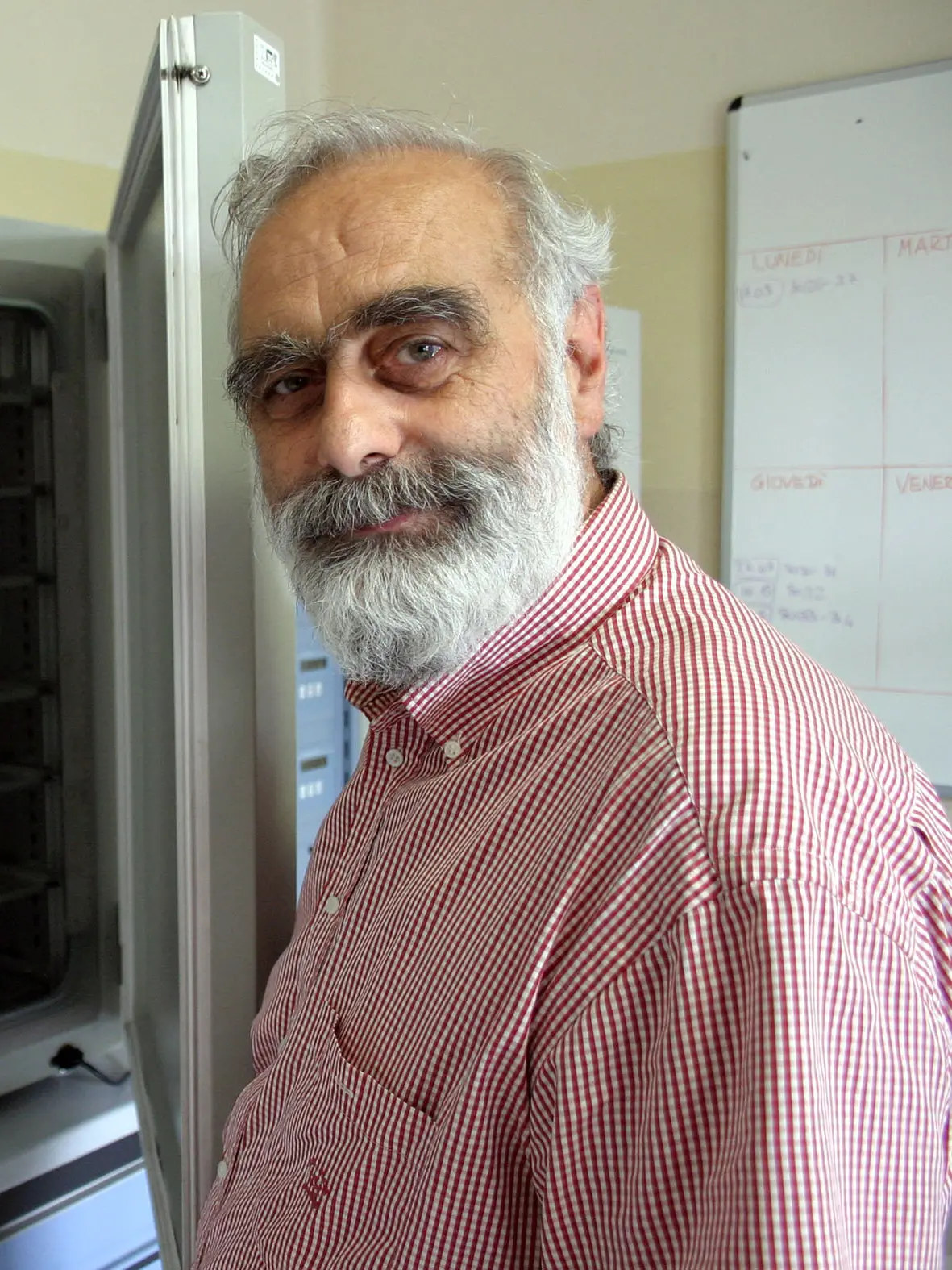 Il professor Baschirotto. Studiò con Romano Prodi e Renato Curcio