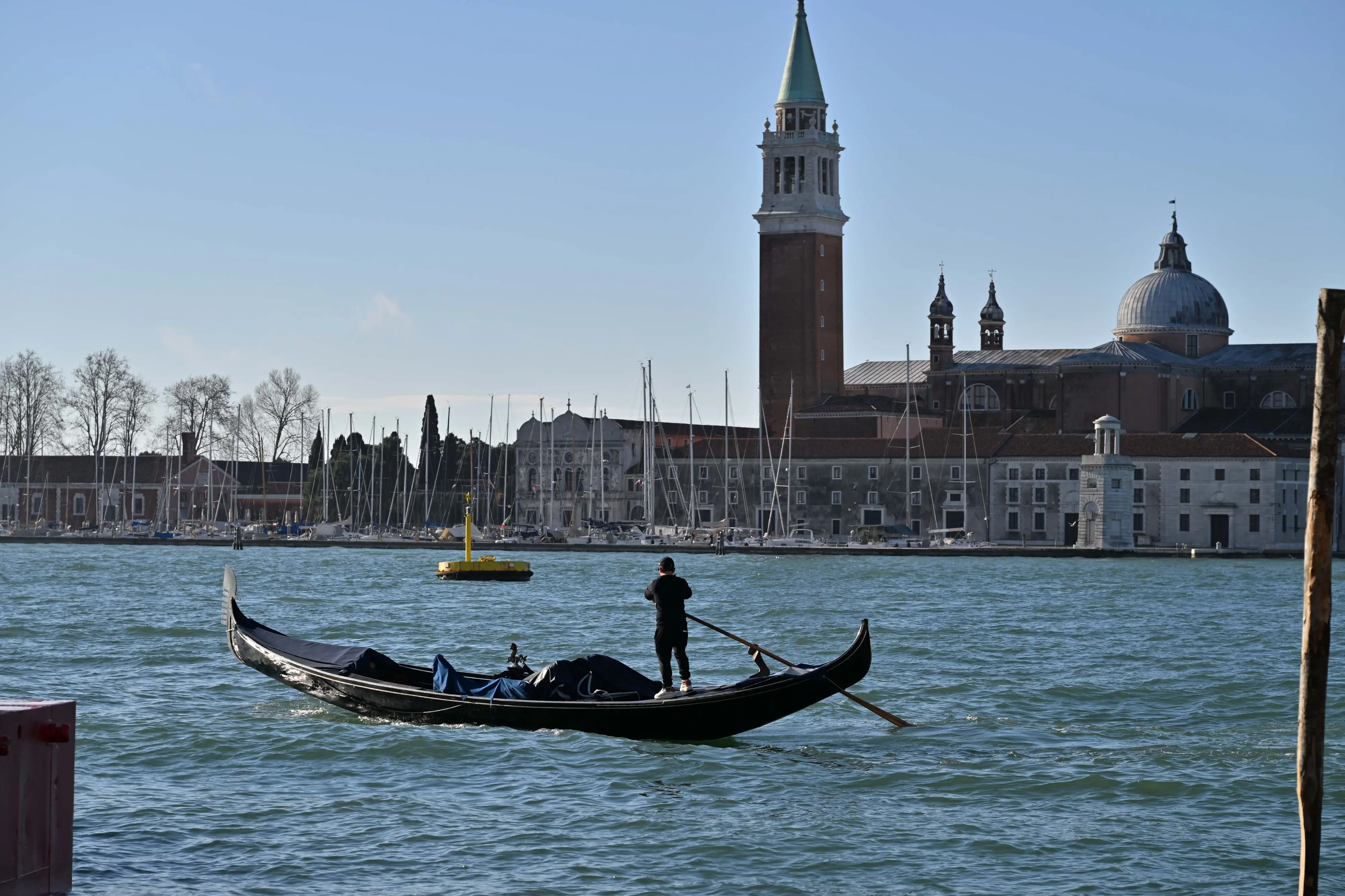 Una gondola davanti all'isola di San Giorgio