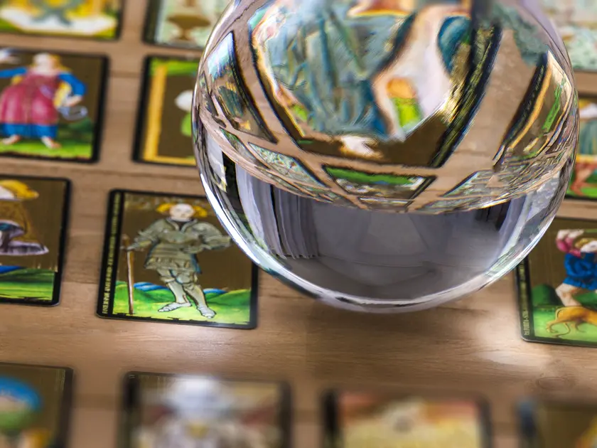 Astrologhi, maghi e profeti moderni: ecco i vaticini del 2025 che non si sono verificati