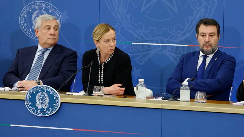 La premier Giorgia Meloni fra i due vice, Antonio Tajani e Matteo Salvini