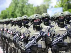 Truppe dell’esercito serbo in parata