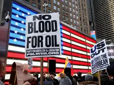 New York: protesta contro il movente petrolifero dell’arresto di Maduro