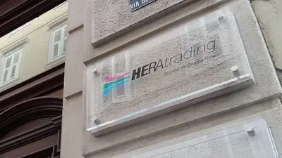 Trieste - La targa posta all’ingresso della sede di AcegasApsAmga in via del Teatro