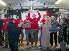 I Bagnini di Grado festeggiano la vittoria al Curling Bisiac (foto di Katia Bonaventura)