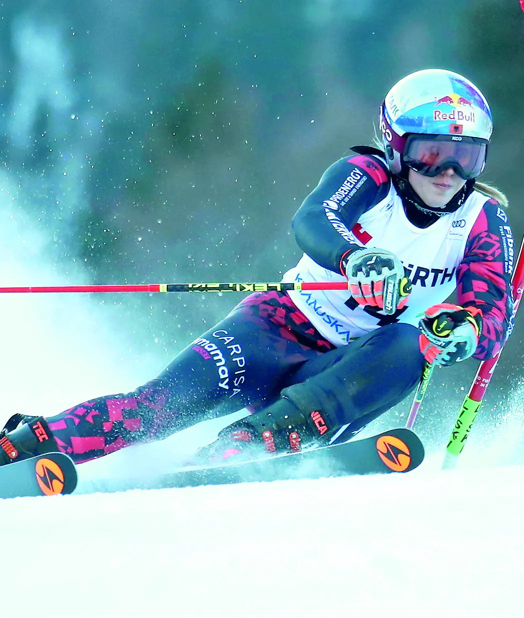 Lara Colturi, slalomista torinese che corre per l’Albania, è una dei tanti atleti che usano materiali del distretto montebellunese dello Sportsystem