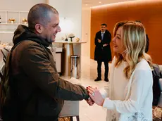 Alberto Trentini e la stretta di mano con la premier Giorgia Meloni