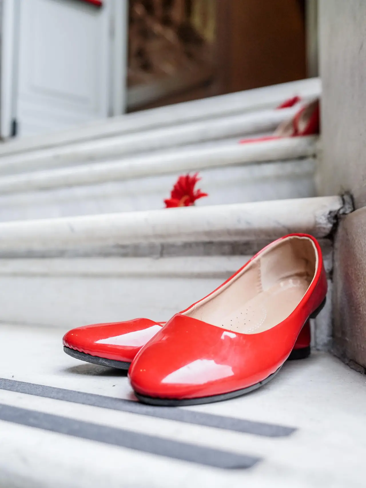 Scarpette rosse, simbolo della lotta alla violenza sulle donne