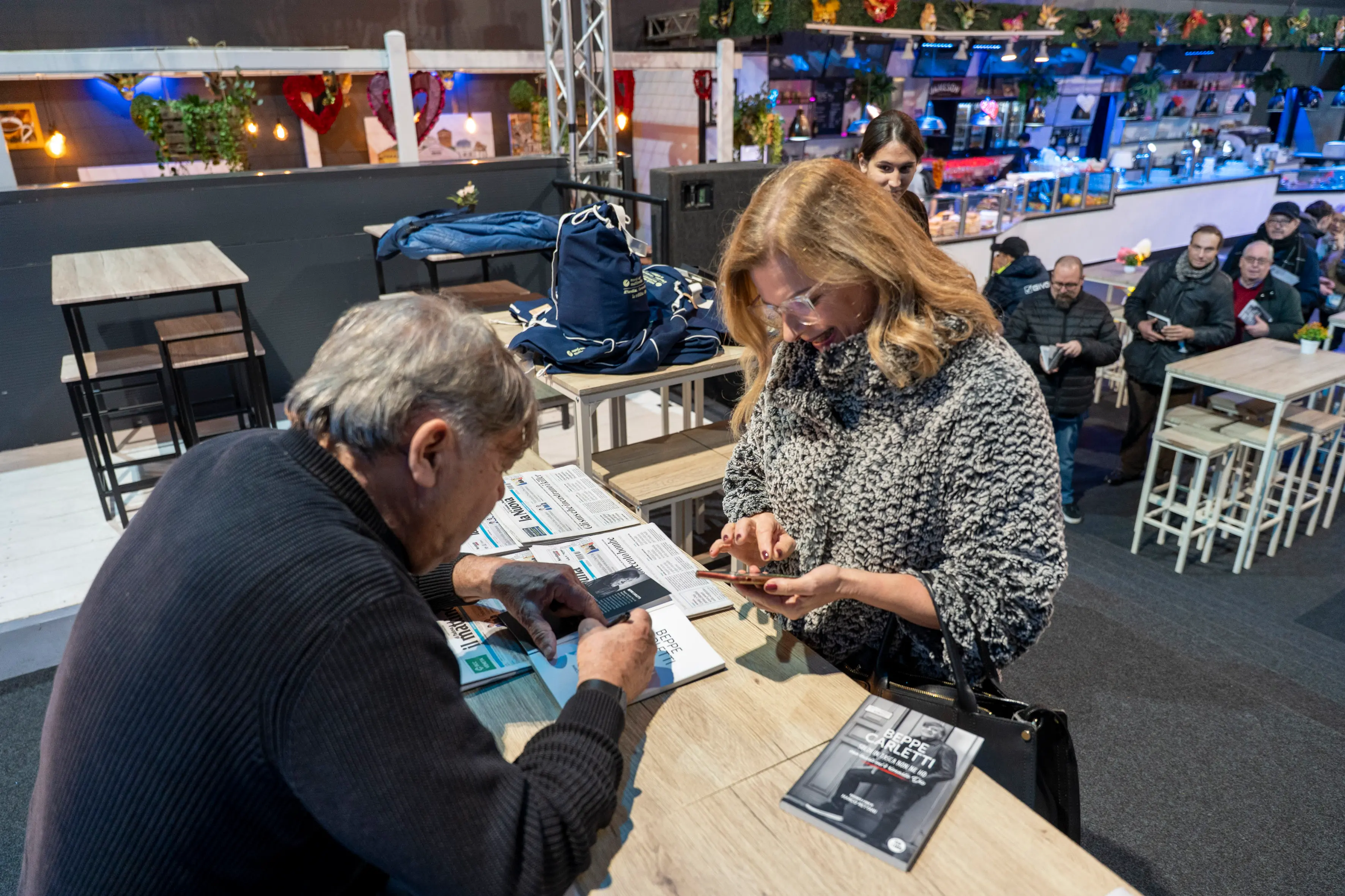 Il firma copie al Geox