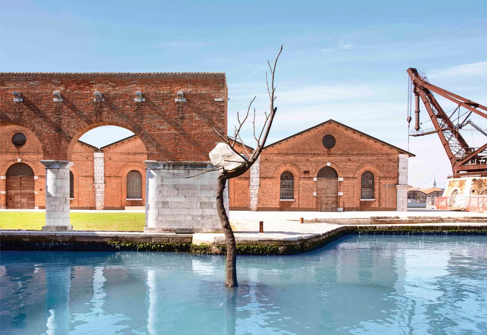 L’installazione di Giuseppe Penone alla Biennale Architettura del 2021
