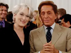 Valentino stesso nel suo cameo più celebre sul grande schermo in “Il diavolo veste Prada”