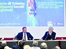 Marco Consalvo, presidente del Porto di Trieste, a sinistra, con il condirettore del Piccolo, Alberto Bollis