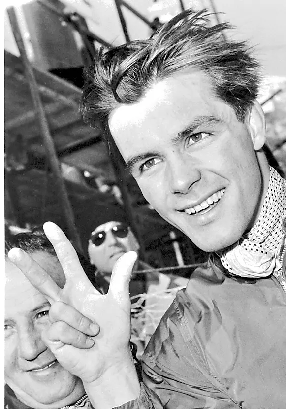 Toni Sailer, ventunenne asso austriaco, dominò Cortina ‘56 vincendo tre ori nello sci alpino, diventando icona assoluta dello sport invernale