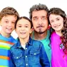 Paolo Ruffini con i bambini che recitano con lui in Babysitter