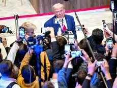 Il presidente degli Stati Uniti Donald Trump a Davos davanti ai giornalisti