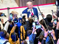 Il presidente degli Stati Uniti Donald Trump a Davos davanti ai giornalisti