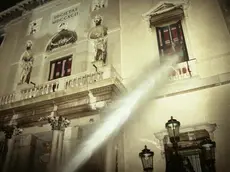 L'intervento dei vigili del fuoco la notte del 29 gennaio 1996 per spegne le fiamme che stavano divorando la Fenice