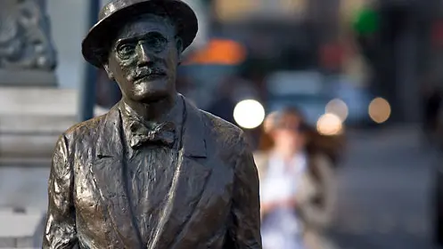La statua dedicata a James Joyce a Trieste in Ponterosso sul Canal Grande