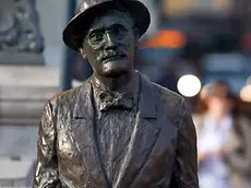 La statua dedicata a James Joyce a Trieste in Ponterosso sul Canal Grande
