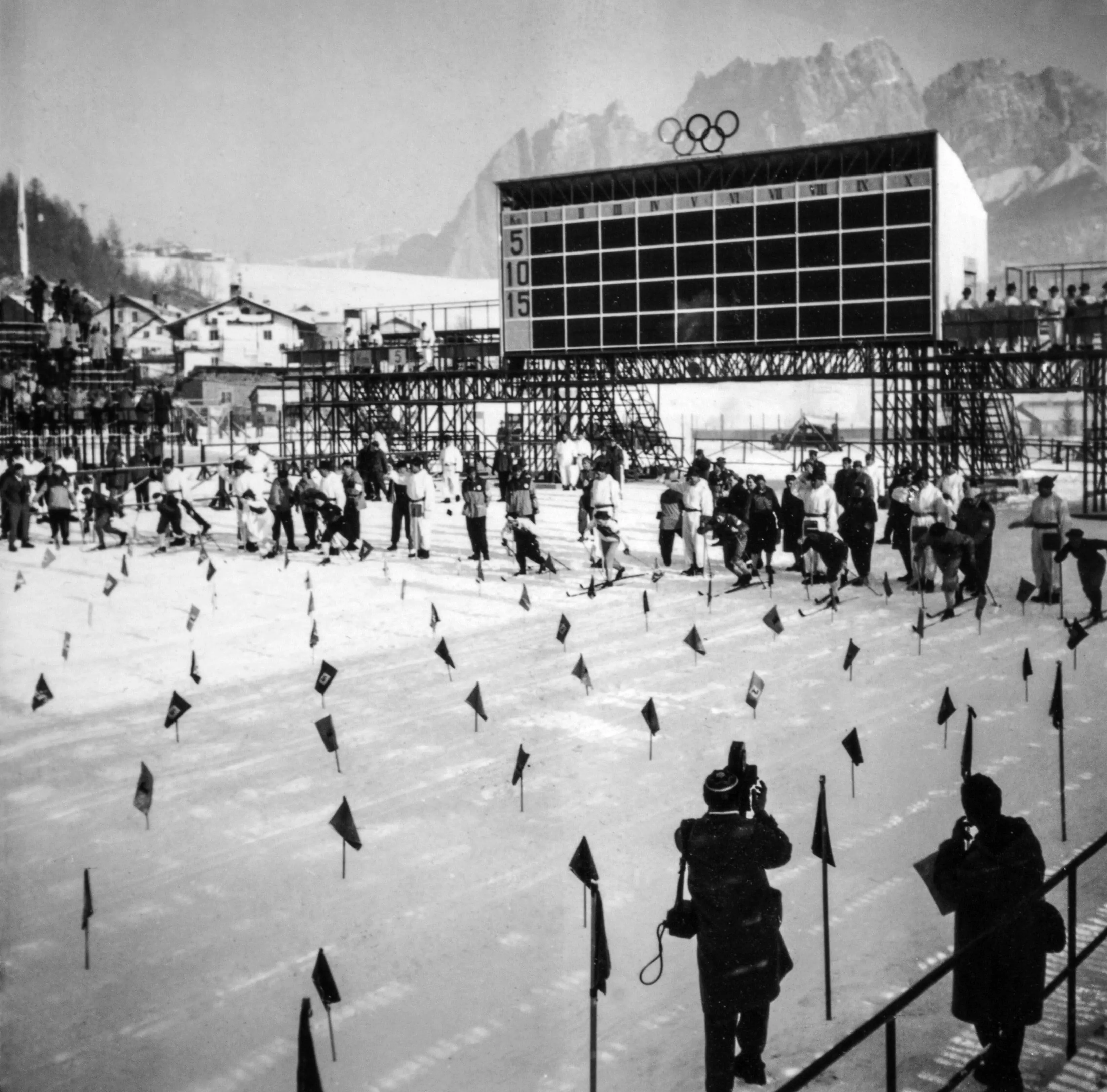 La partenza della staffetta femminile allo Stadio della neve. Foto Zardini