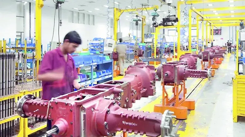 Un’immagine della produzione all’interno dello stabilimento Carraro in India