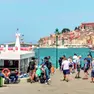 Turisti in Istria: visitatori a Rovigno in una giornata di sole (foto lavoce.hr)