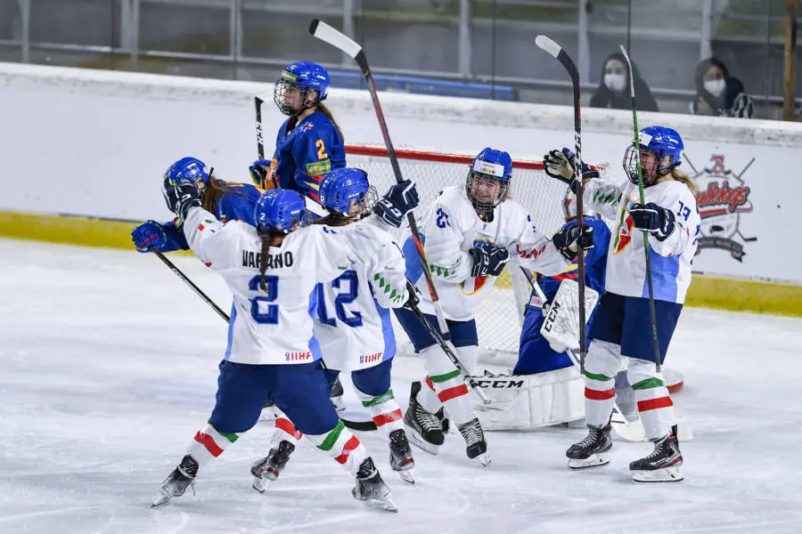 La squadra della nazionale italiana di hockey ghiaccio femminile / credit: Diego Barbieri/FISG