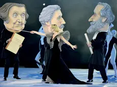 Matilda De Angelis durante la cerimonia di apertura delle Olimpiadi di Milano-Cortina