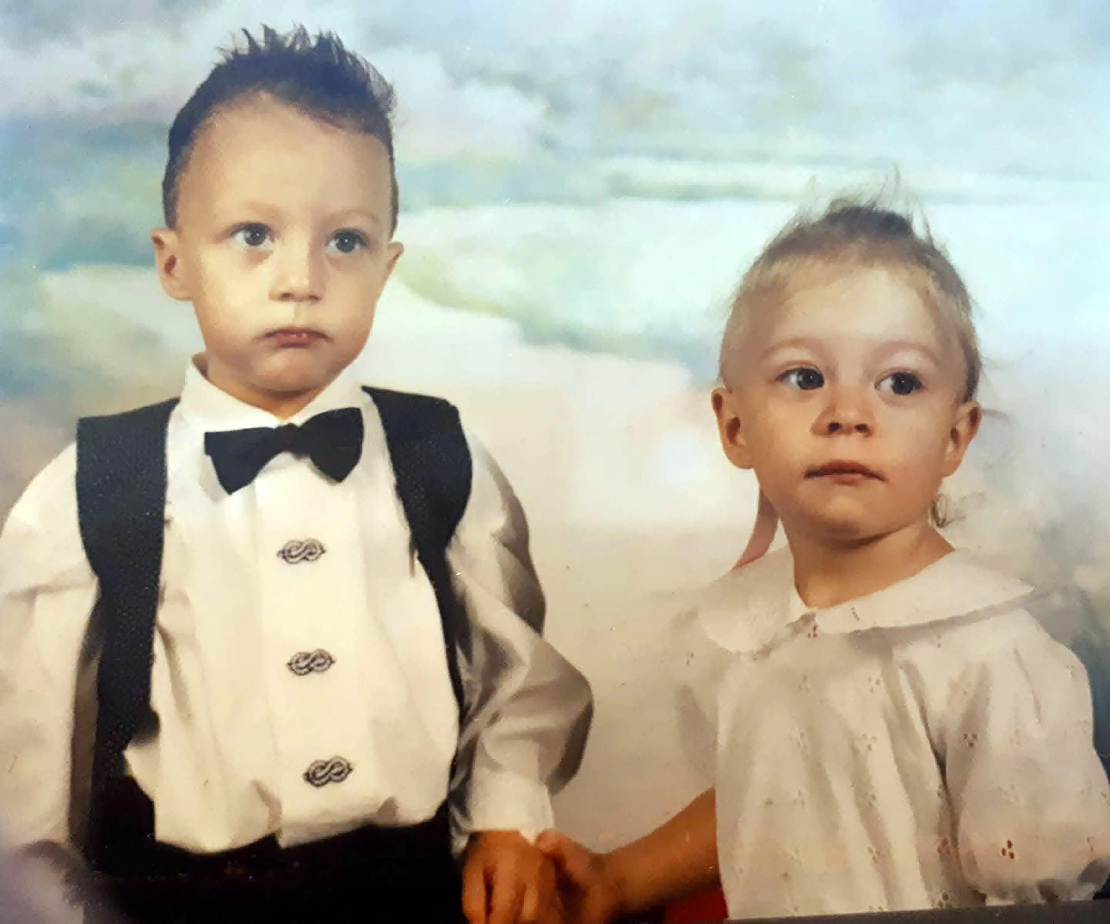 Stefani da bambino con la sorella gemella Giulia, oggi infermiera